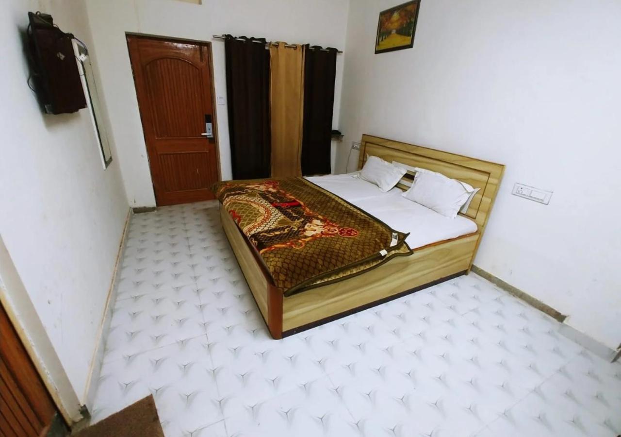 Hotel Roshan Варанасі Екстер'єр фото